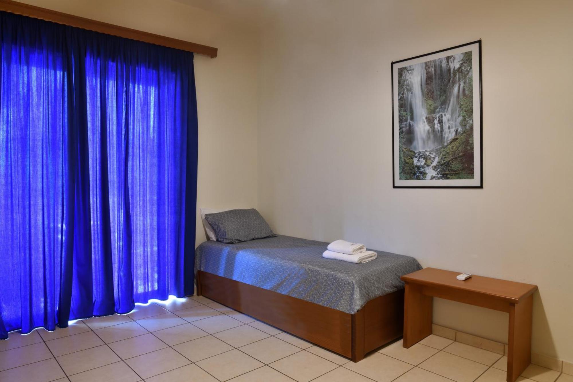 Akatos Hotel Agia Marina  Exterior photo