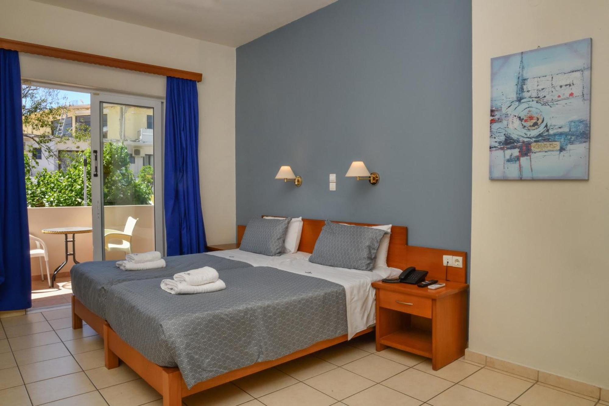 Akatos Hotel Agia Marina  Exterior photo