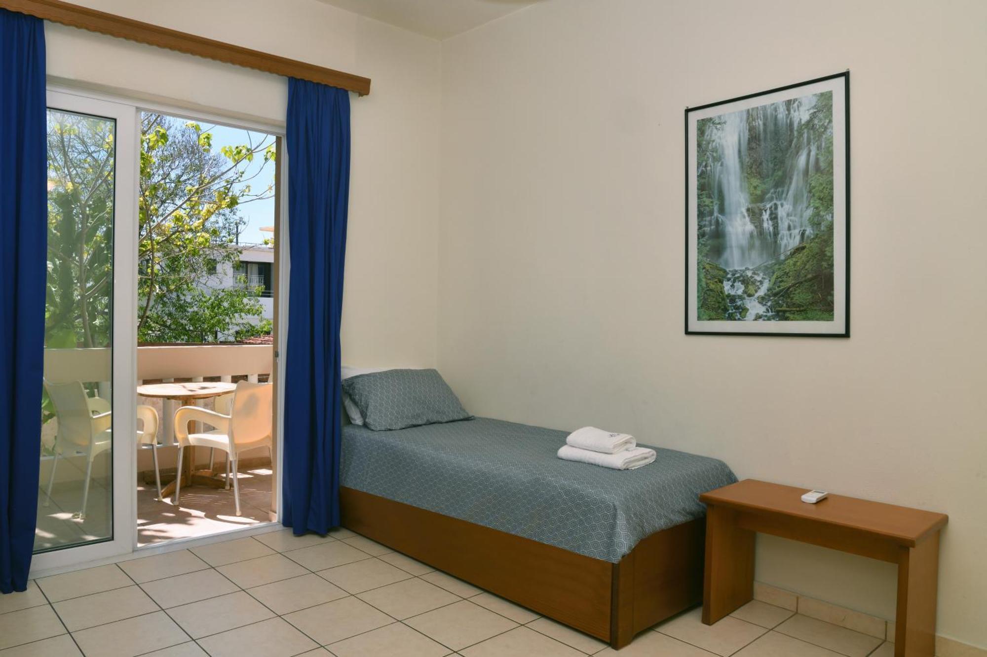 Akatos Hotel Agia Marina  Exterior photo