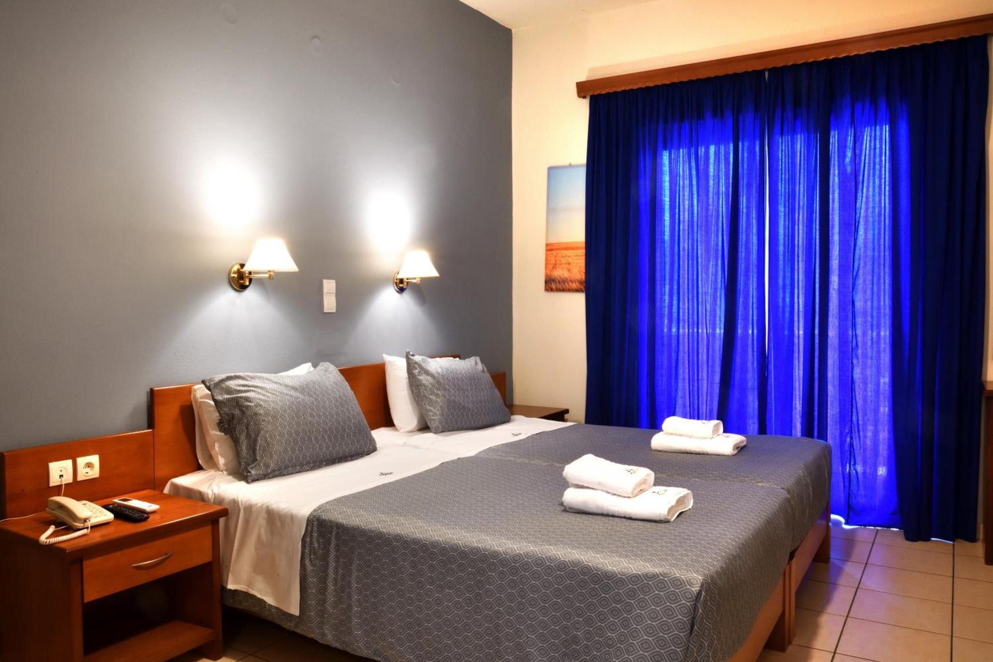 Akatos Hotel Agia Marina  Exterior photo