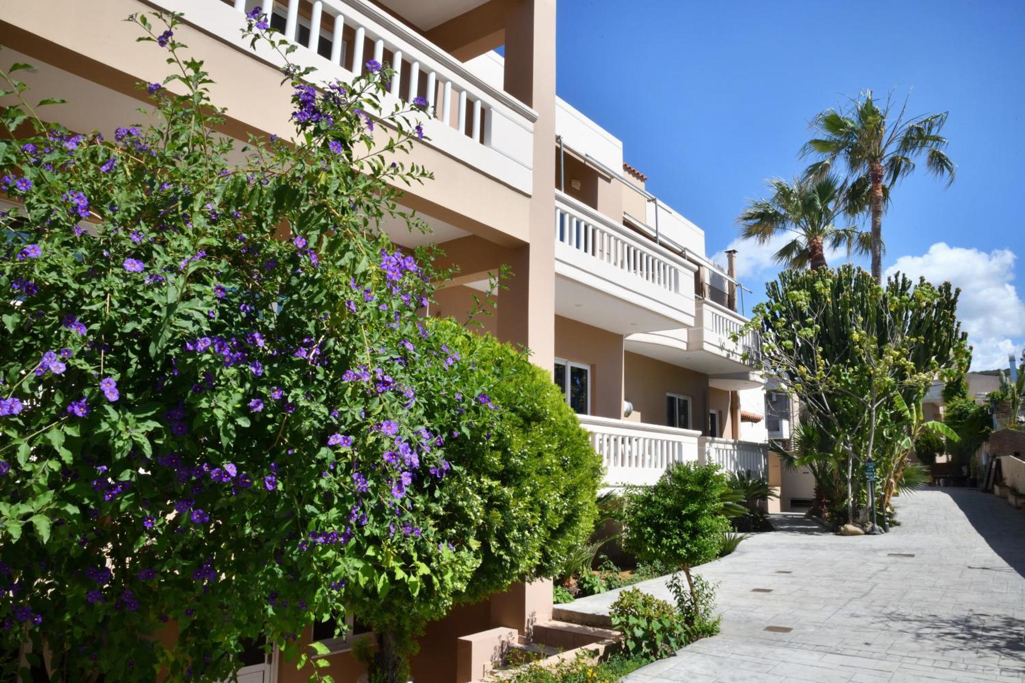 Akatos Hotel Agia Marina  Exterior photo