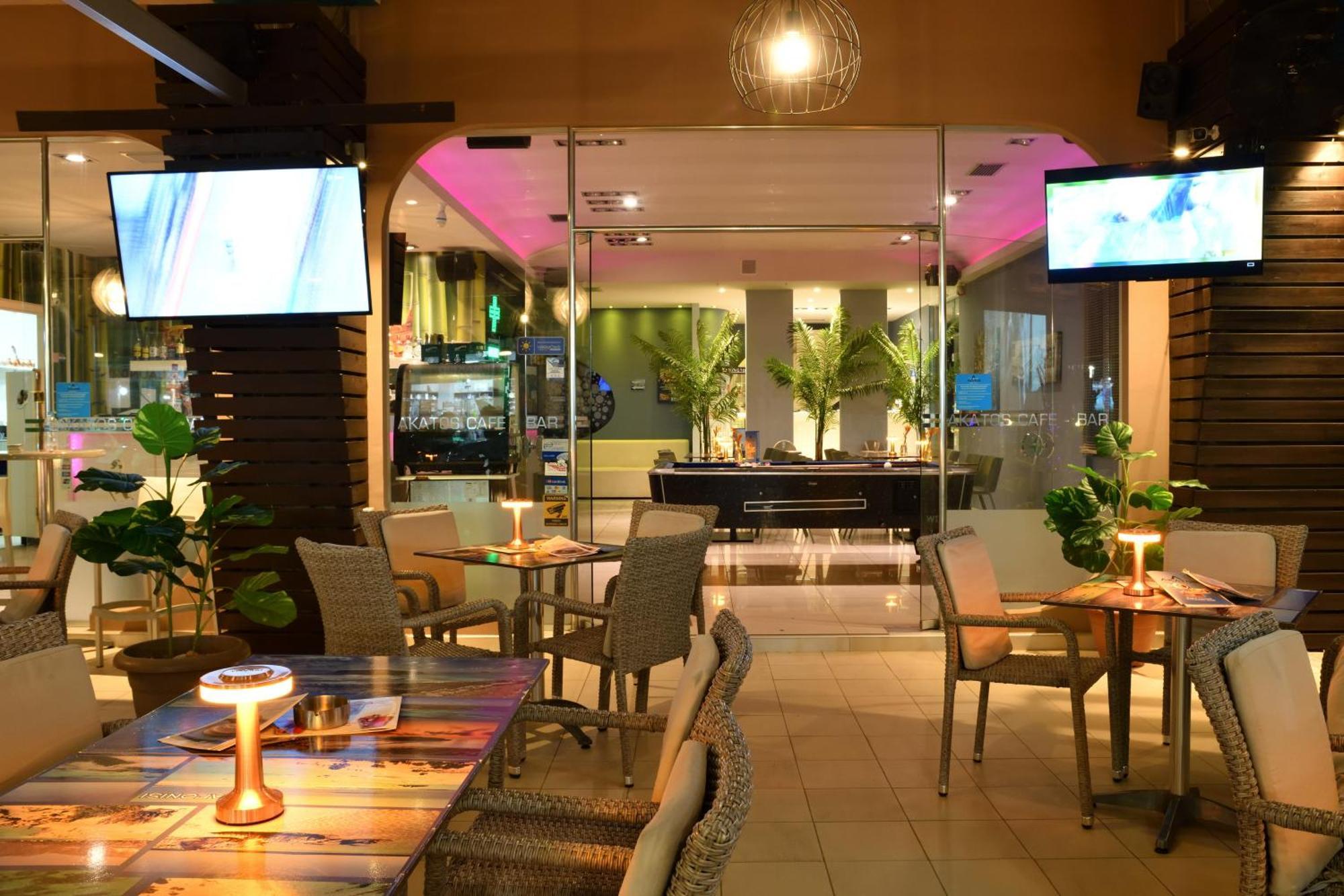 Akatos Hotel Agia Marina  Exterior photo