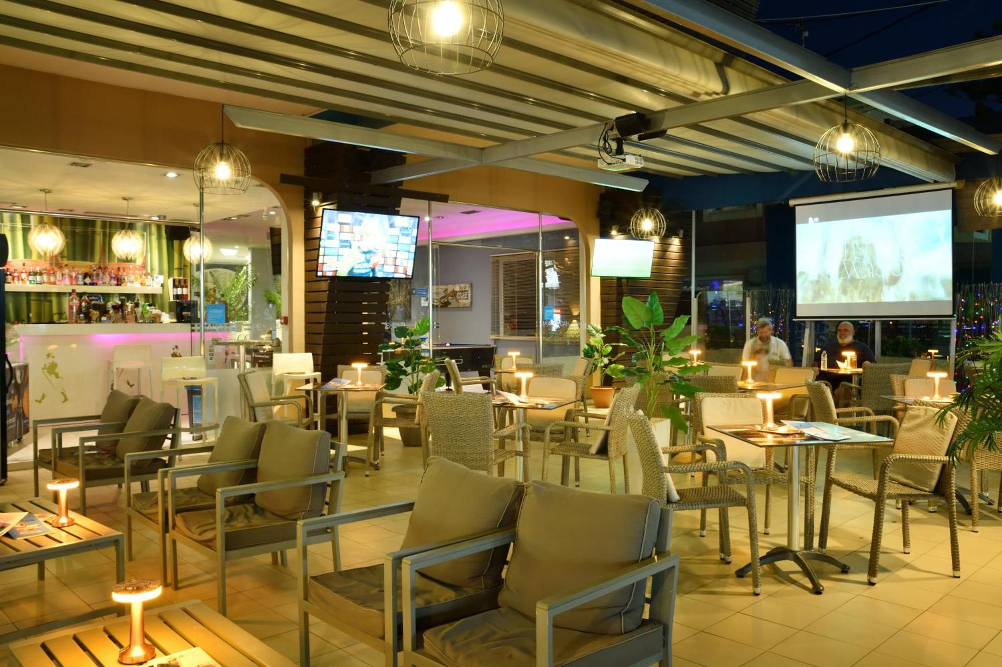 Akatos Hotel Agia Marina  Exterior photo