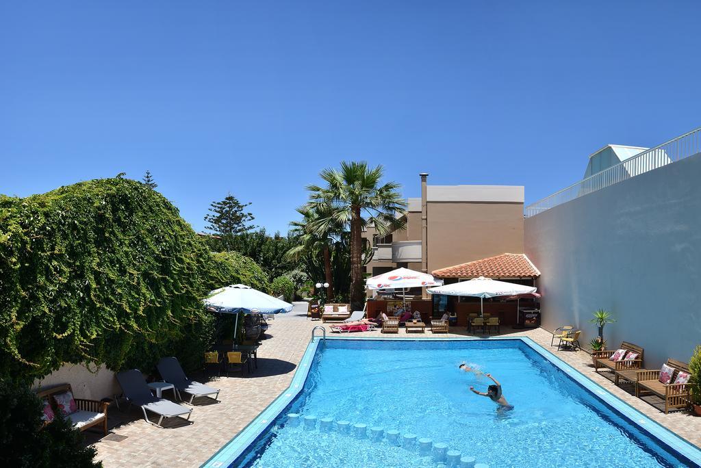 Akatos Hotel Agia Marina  Exterior photo