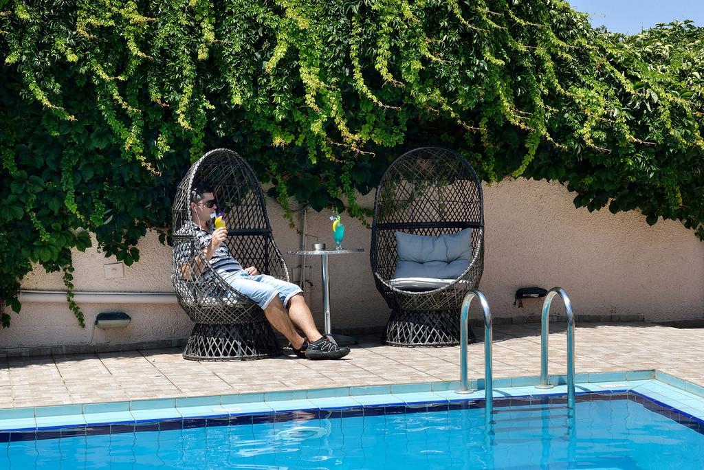 Akatos Hotel Agia Marina  Exterior photo
