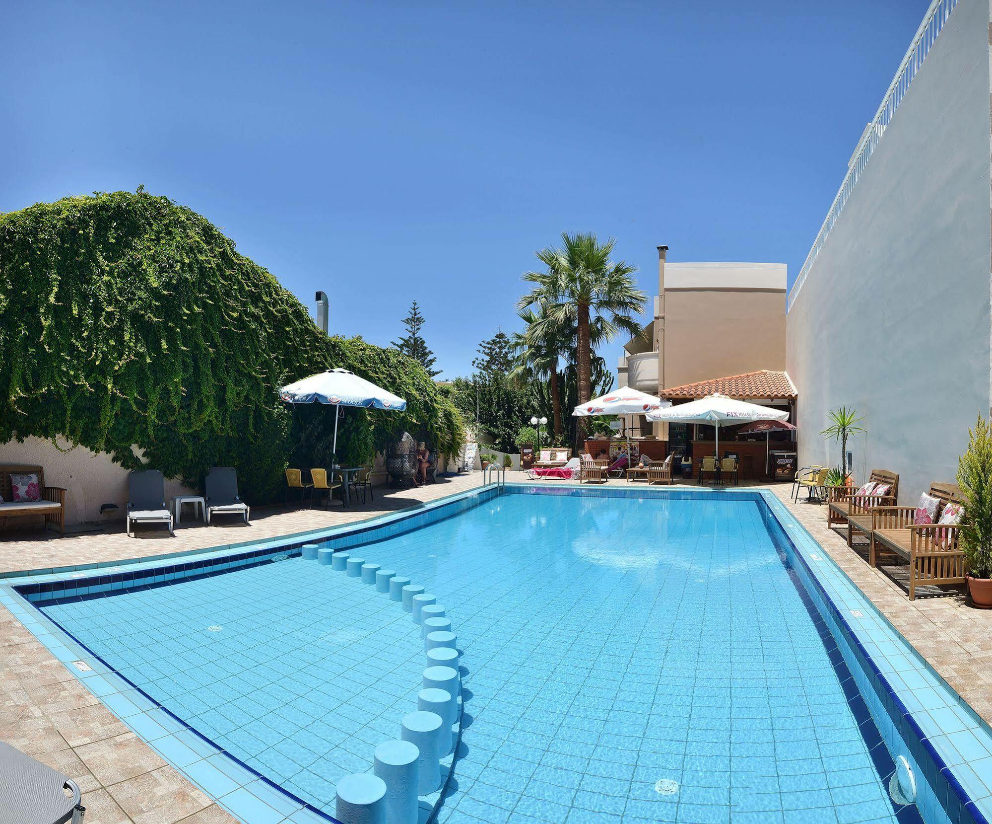 Akatos Hotel Agia Marina  Exterior photo